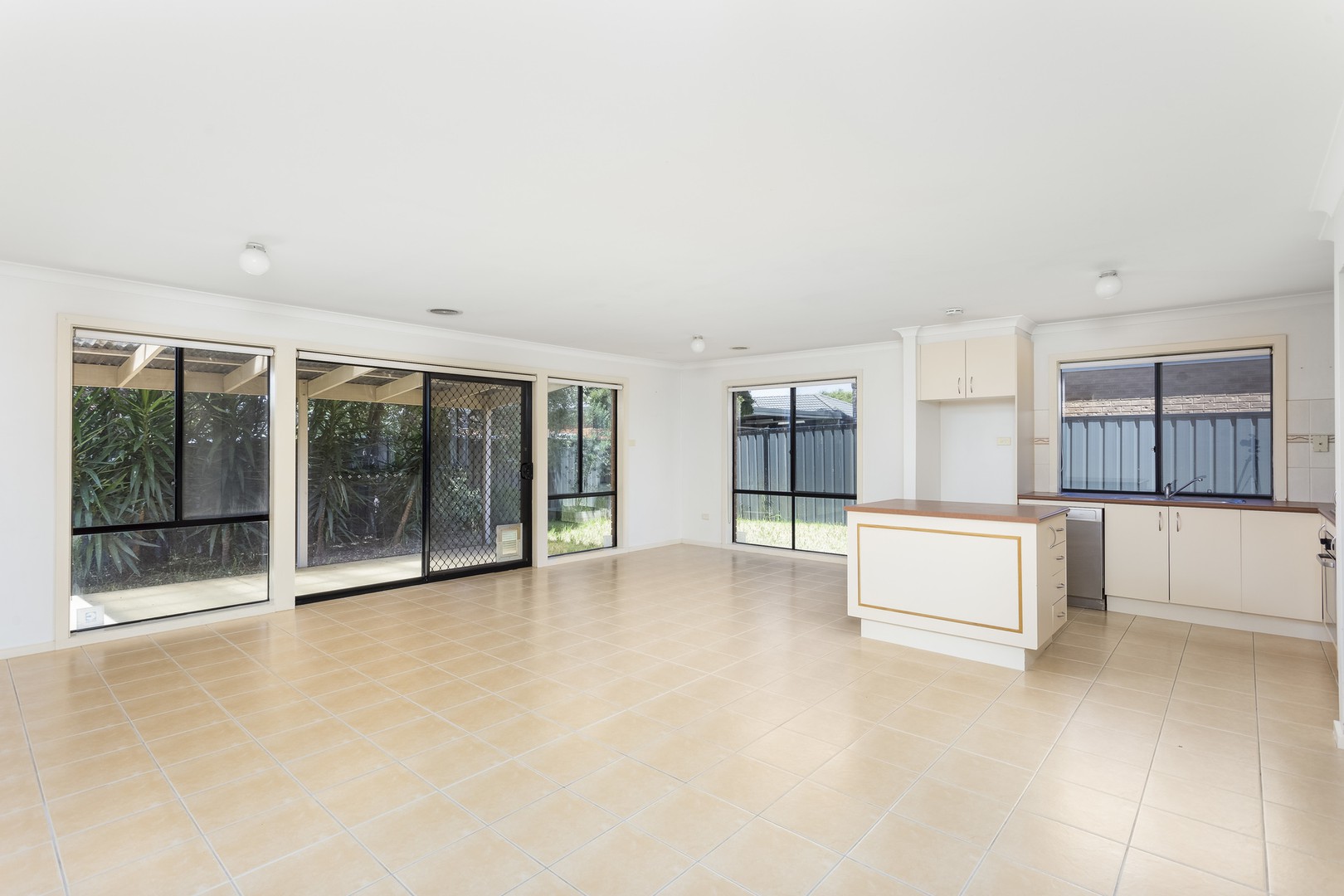 25 Lindsay Gardens, Point Cook, VIC 3030, Point Cook - Thumbnail 4