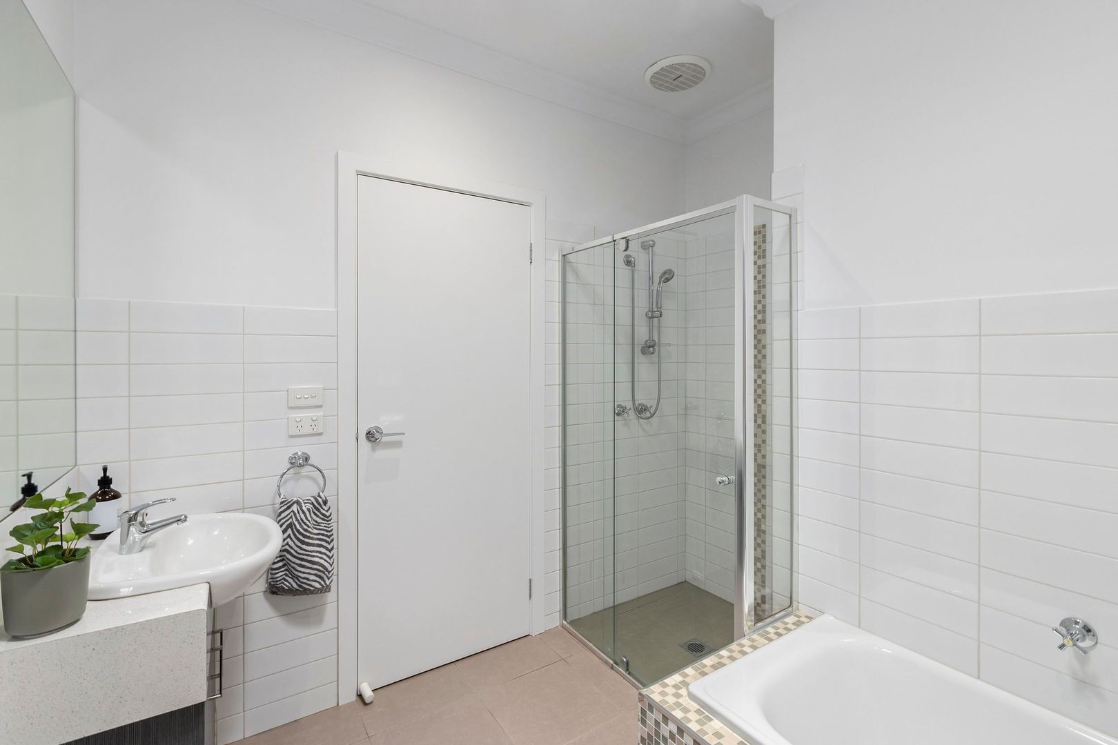 25 McNamara Ave, Airport West, VIC 3042, Airport West - Thumbnail 5