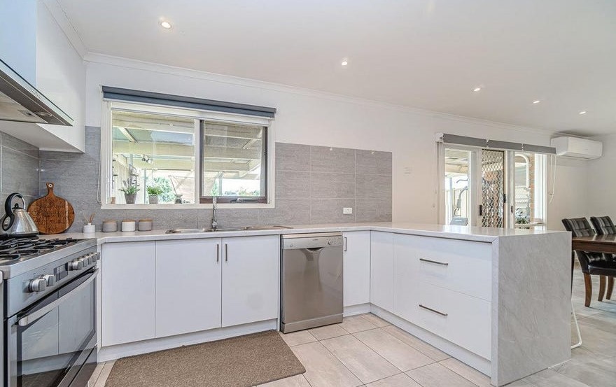 25 Melaleuca Drive, Meadow Heights, VIC 3048, Meadow Heights - Thumbnail 3