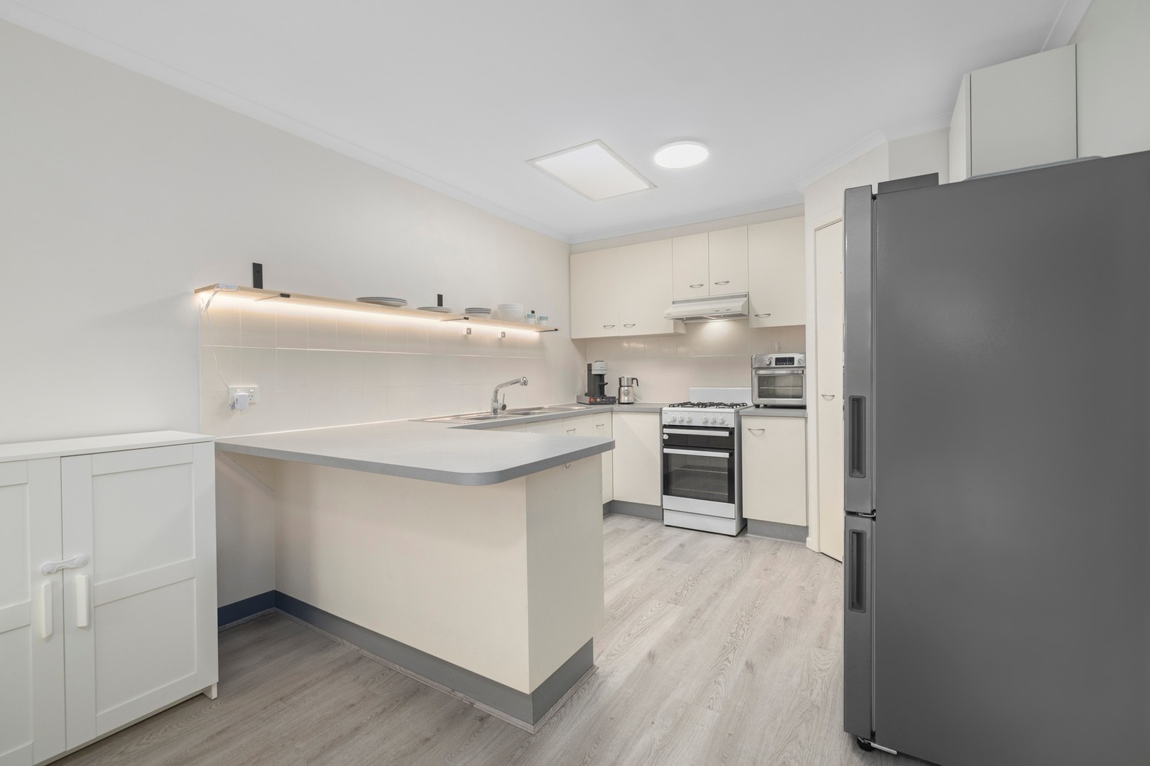 25 Oakdene Grove South, Altona Meadows, VIC 3028, Altona Meadows - Thumbnail 4