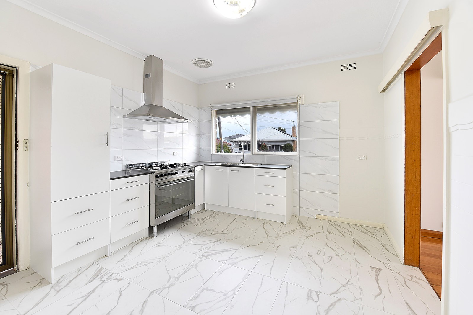 25 Roberts  Road, Airport West, VIC 3042 - Thumbnail 2 - 05/10/2022