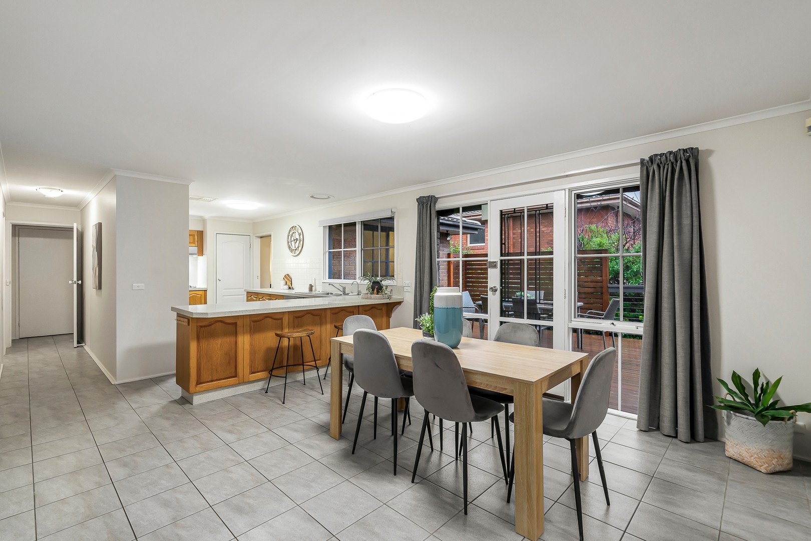 25 Tidcombe Crescent, Doncaster East, VIC 3109, Doncaster East - Thumbnail 4