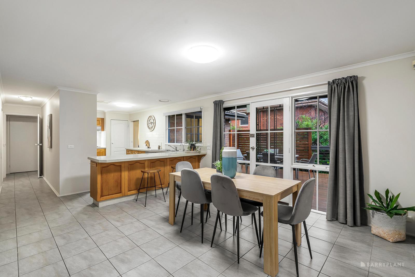 25 Tidcombe Crescent, Doncaster East, VIC 3109, Doncaster East - Thumbnail 5