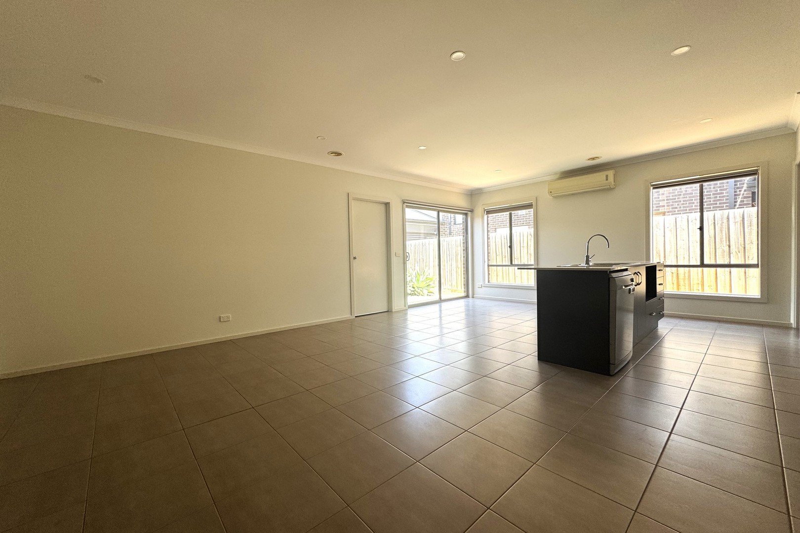 25 Zodiac Way, Fraser Rise, VIC 3336, Fraser Rise - Thumbnail 4