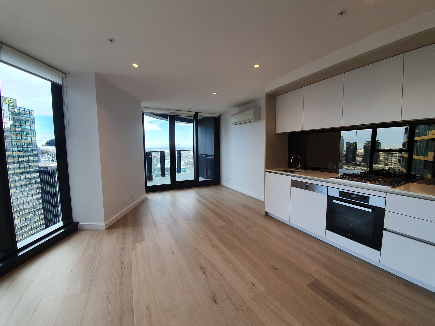 2501/628 FLINDERS Street, Docklands, VIC 3008, Docklands - Thumbnail 2