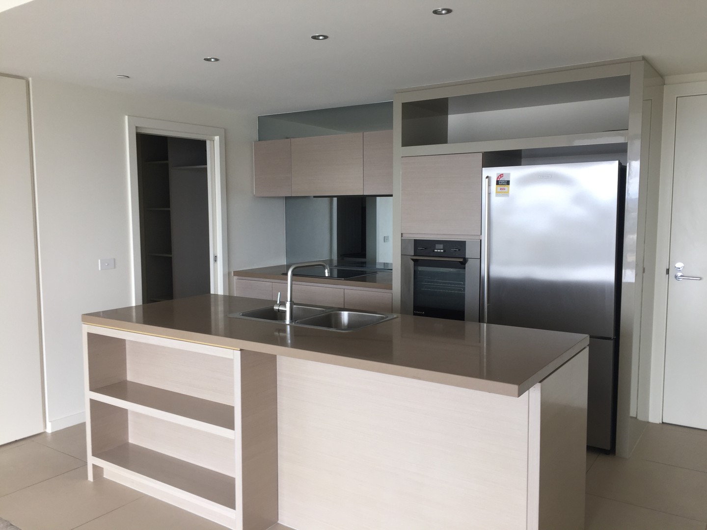 253/8 Waterside Place, Docklands, VIC 3008, Docklands - Thumbnail 2