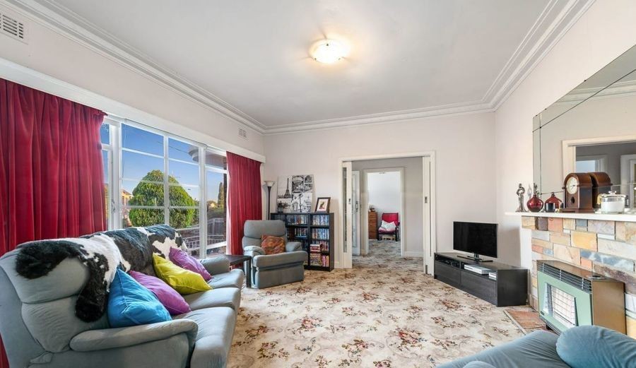 257 Napier  Street, Strathmore, VIC 3041 - Thumbnail 2 - 07/09/2021