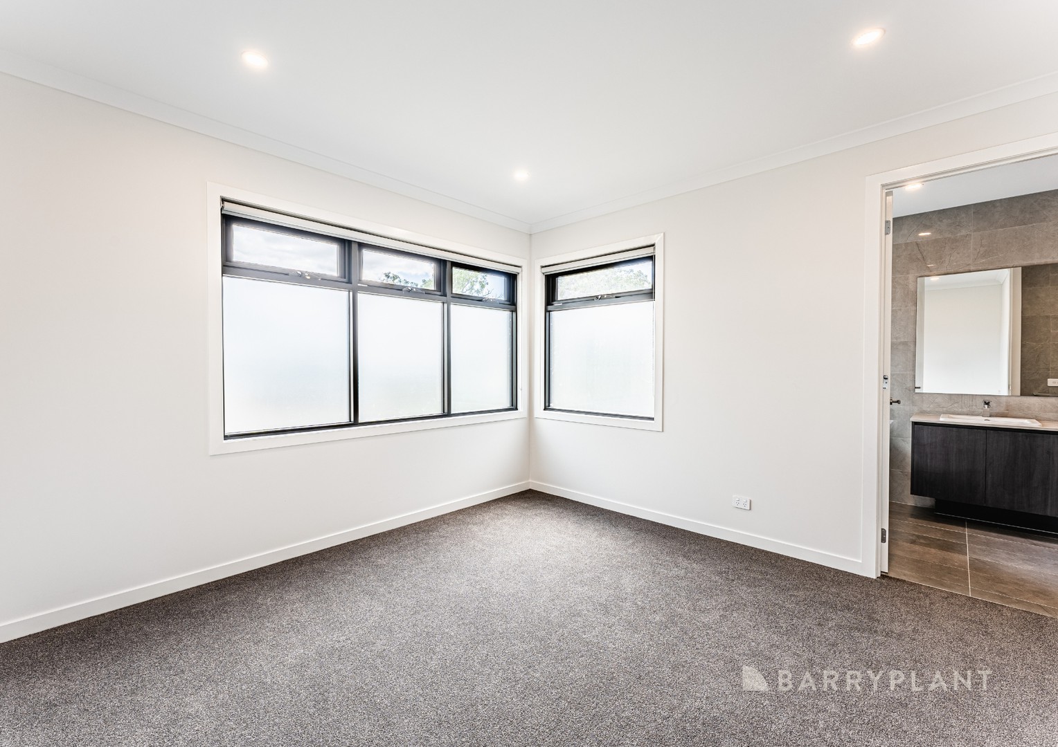 25a Dalveen Road, Ivanhoe, VIC 3079 - Thumbnail 2 - 01/04/2025