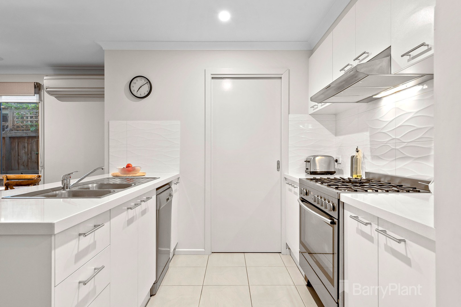 26 Belmont Crescent, Pakenham, VIC 3810, Pakenham - Thumbnail 2
