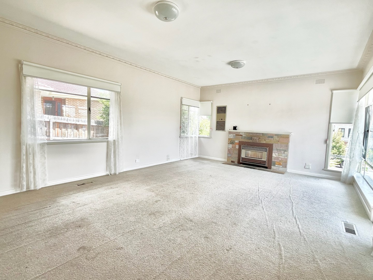 26 Fairhills Parade, Glen Waverley, VIC 3150 - Thumbnail 1 - 05/12/2024