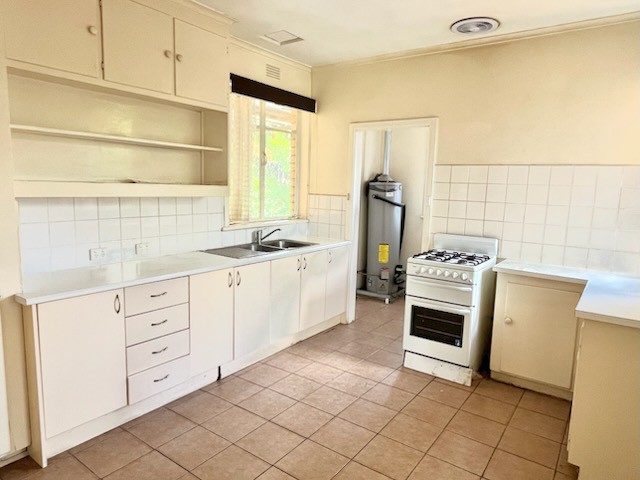 26 Fairhills Parade, Glen Waverley, VIC 3150 - Thumbnail 2 - 05/12/2024