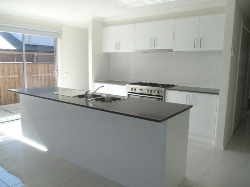 26 Hazelnut Boulevard, Berwick, VIC 3806, Berwick - Thumbnail 3