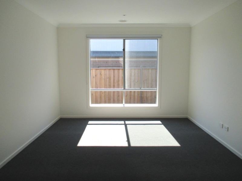 26 Hazelnut Boulevard, Berwick, VIC 3806, Berwick - Thumbnail 6