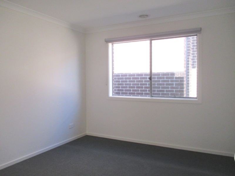 26 Hazelnut Boulevard, Berwick, VIC 3806, Berwick - Thumbnail 8