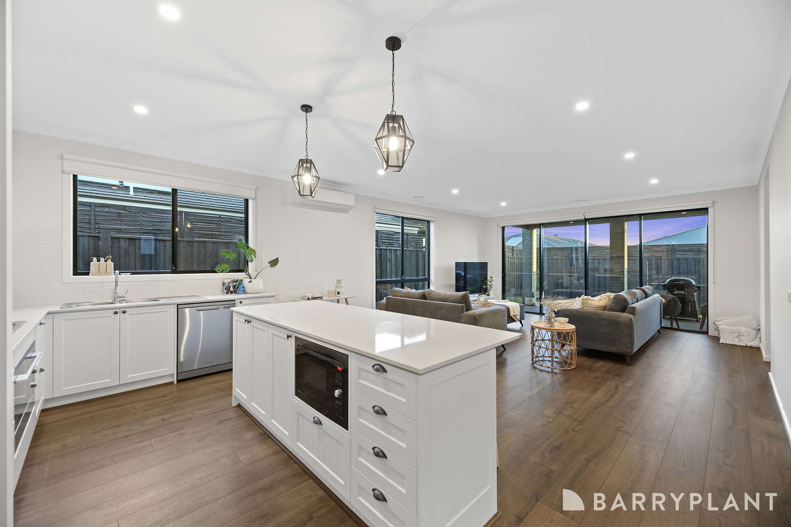 26 Horsetail Way, Drouin, VIC 3818, Drouin - Thumbnail 2