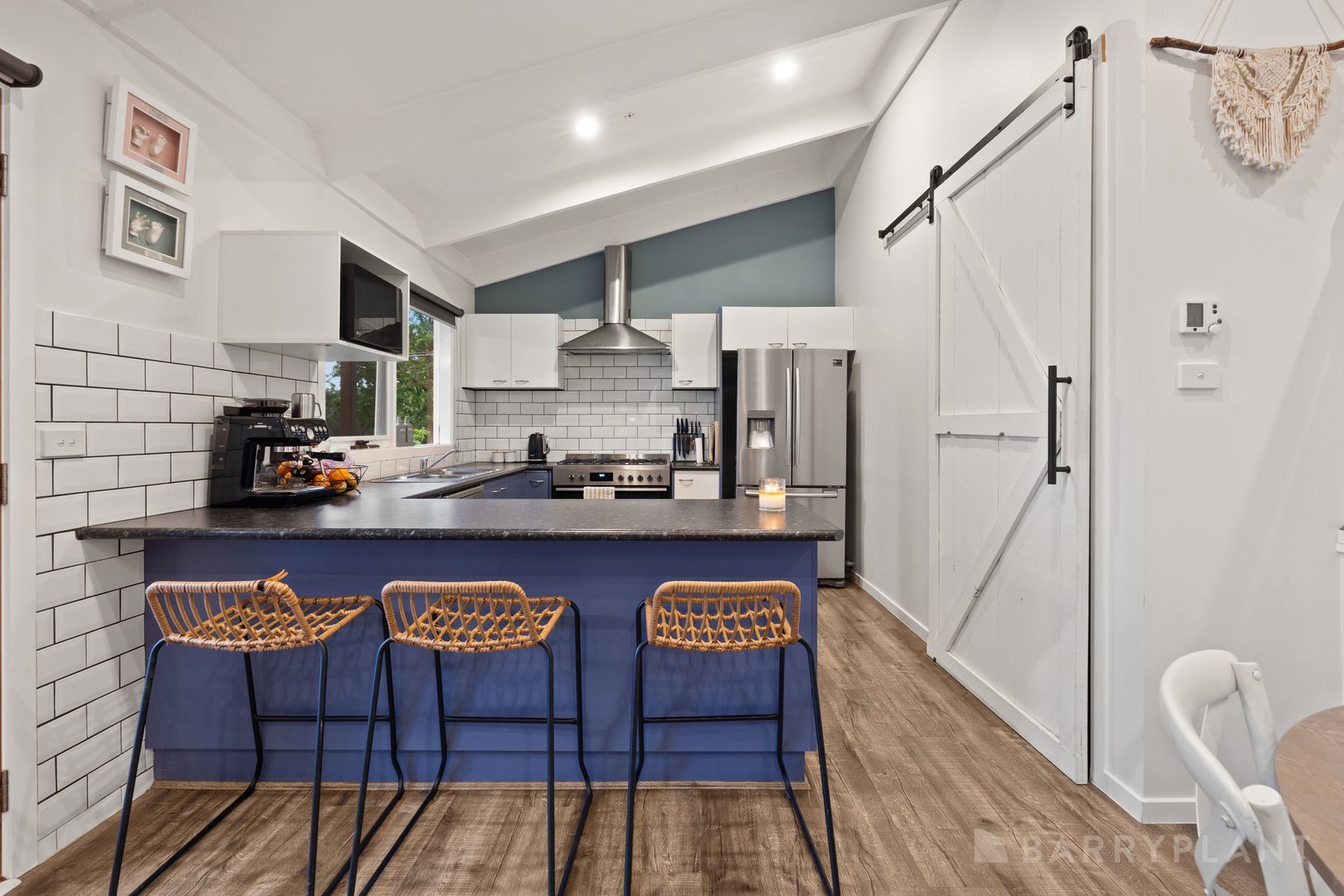 26 Kitchener Parade, Cockatoo, VIC 3781 - Thumbnail 2 - 08/12/2025