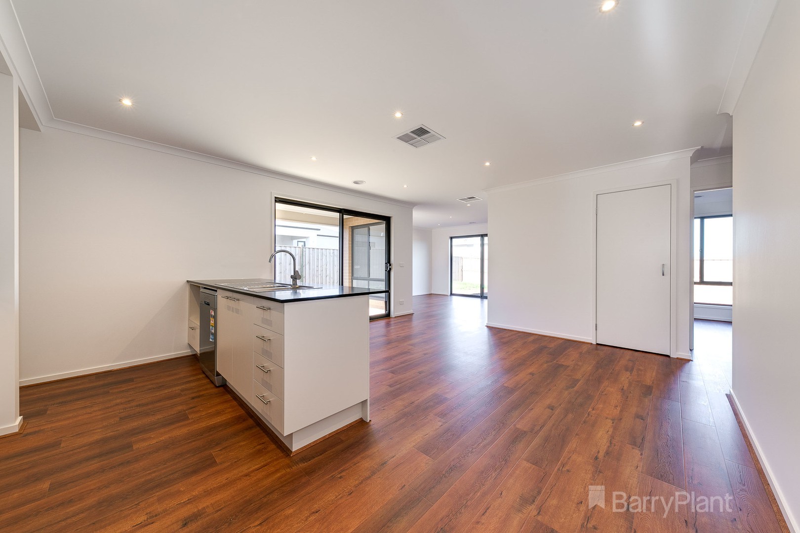 26 Minster Avenue, Warragul, VIC 3820, Warragul - Thumbnail 3