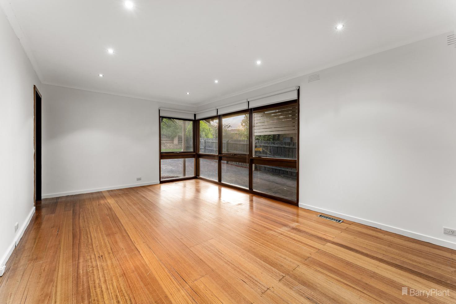 26 Russell Street, Bulleen, VIC 3105, Bulleen - Thumbnail 2