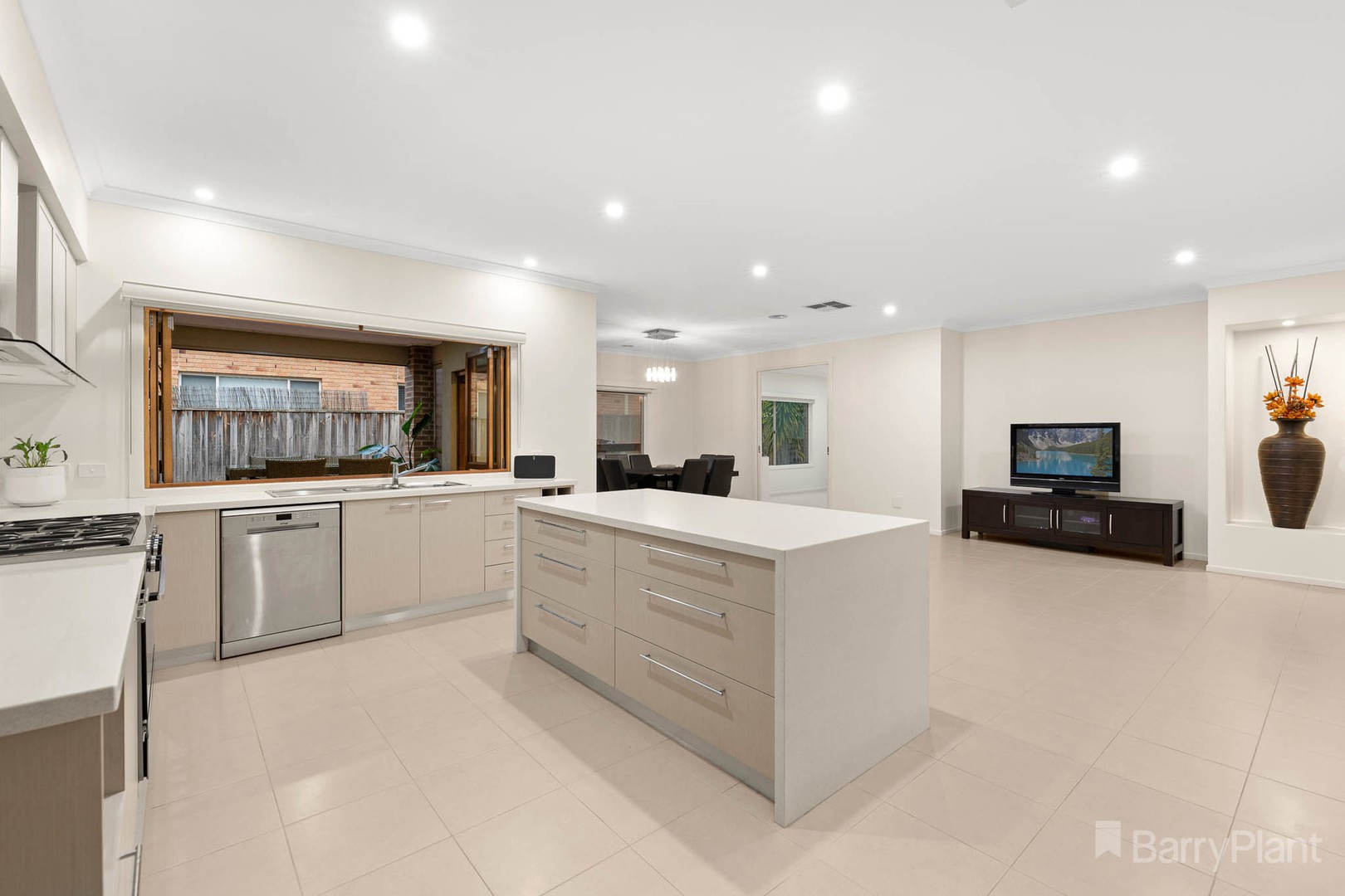 26 Sidney Nolan Place, Pakenham, VIC 3810, Pakenham - Thumbnail 3