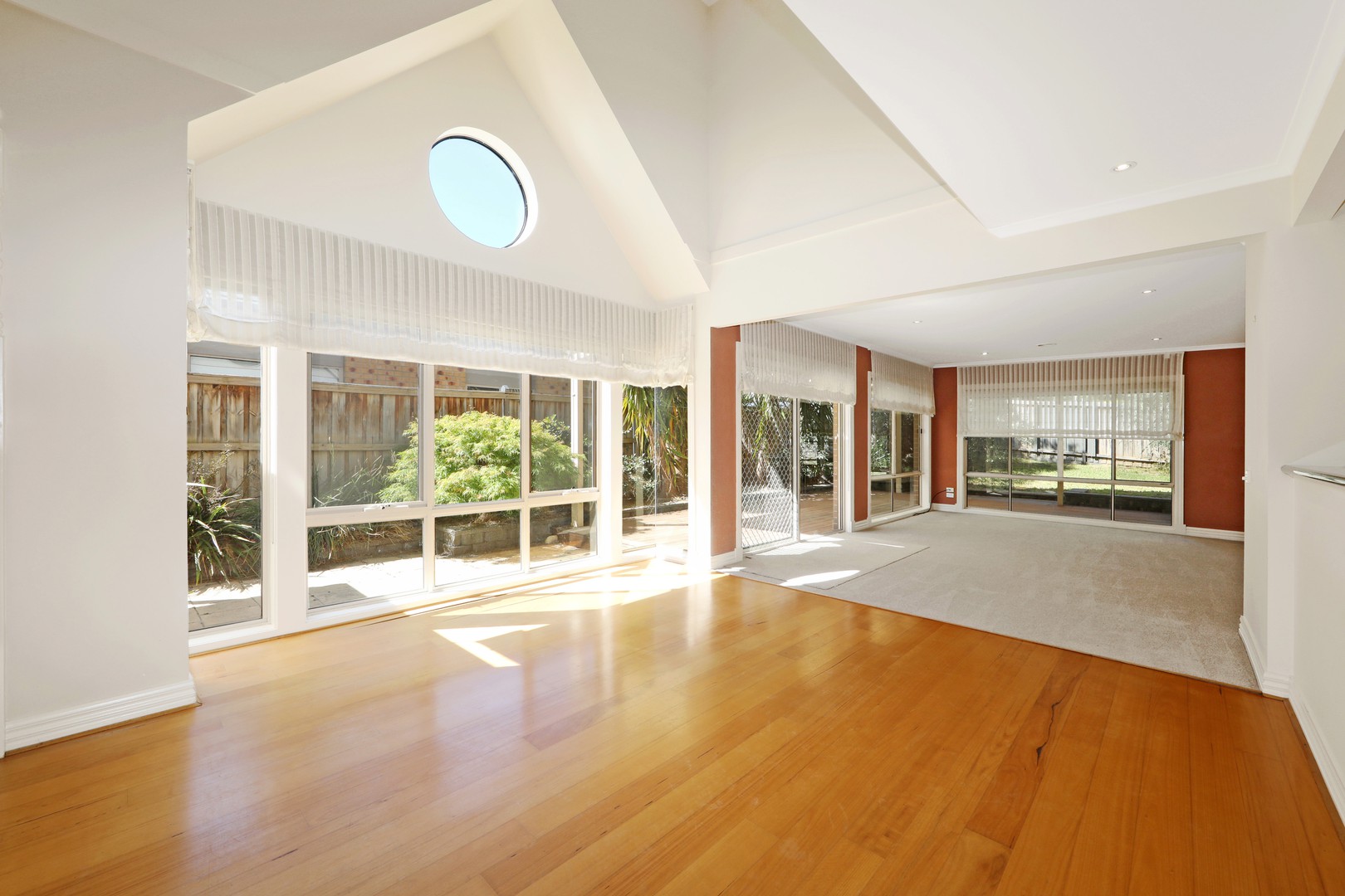 26 Sovereign Crest Boulevard, Rowville, VIC 3178 - Thumbnail 2 - 04/11/2022