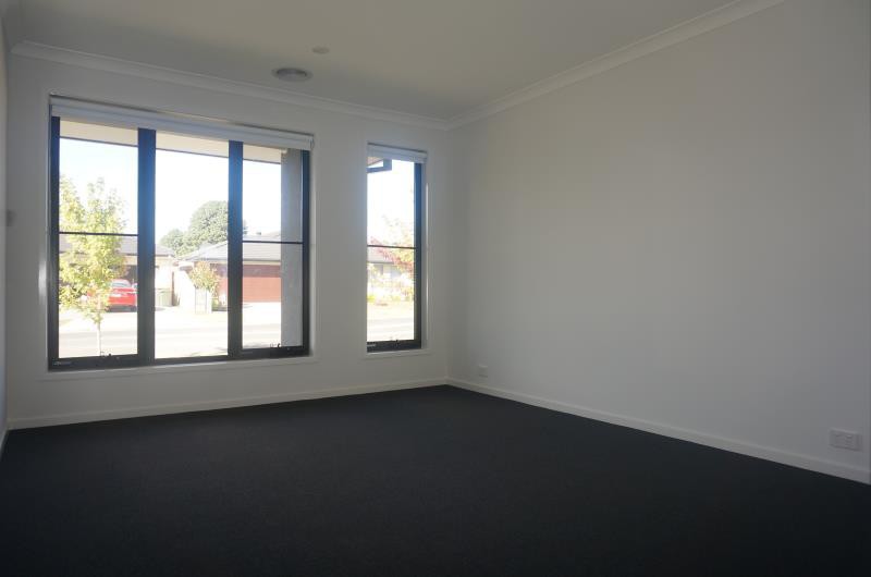 26 Vancleve CrescentGisborne, VIC 3437  - Leased, Gisborne - Thumbnail 3