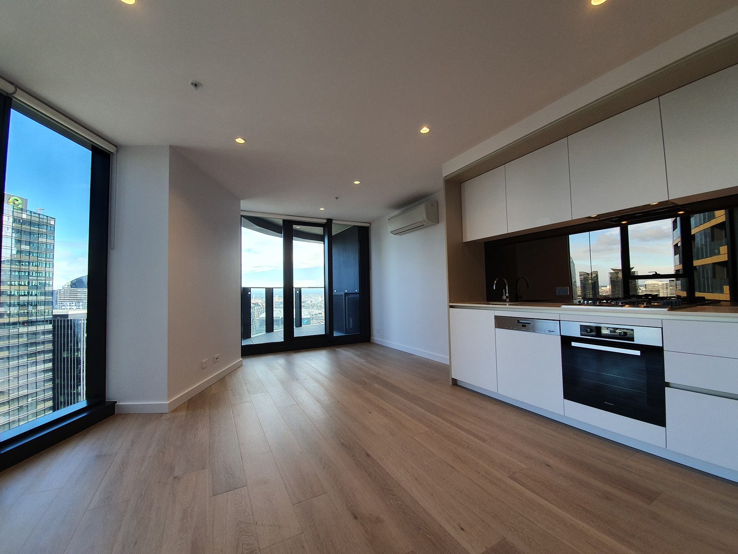 2601/628 FLINDERS, Docklands, VIC 3008, Docklands - Thumbnail 2