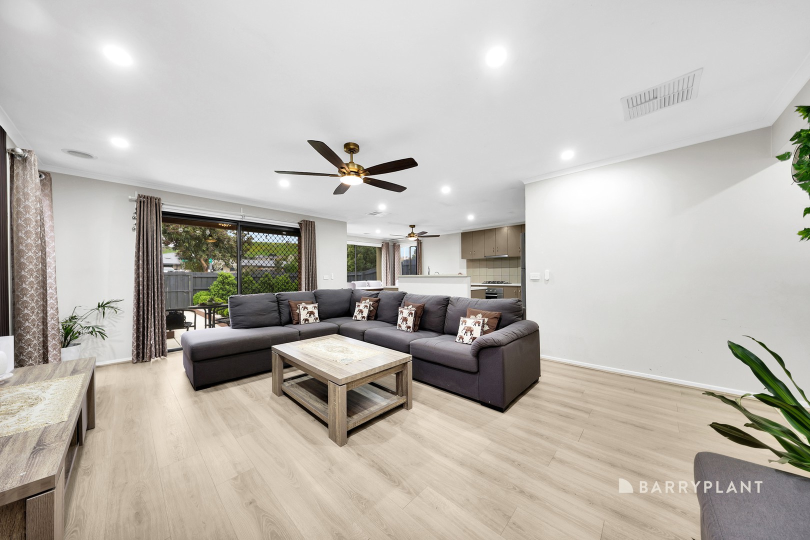 266 The Lakes Boulevard, South Morang, VIC 3752, South Morang - Thumbnail 2