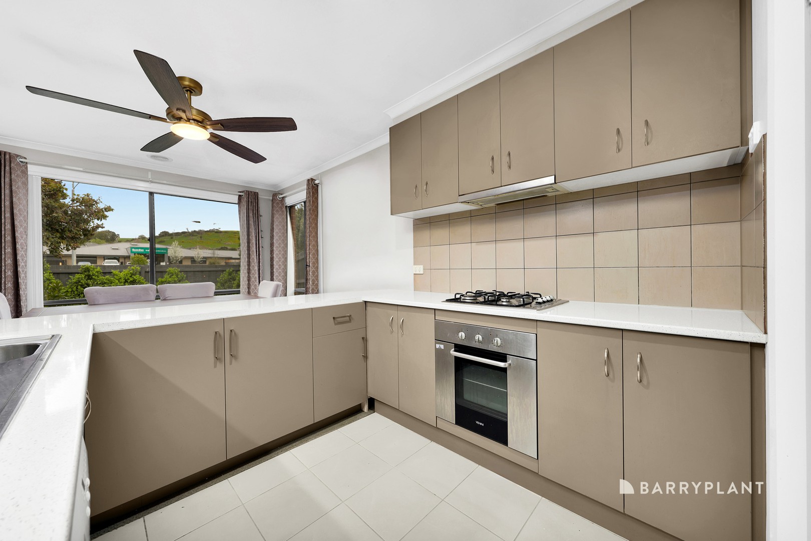 266 The Lakes Boulevard, South Morang, VIC 3752, South Morang - Thumbnail 4