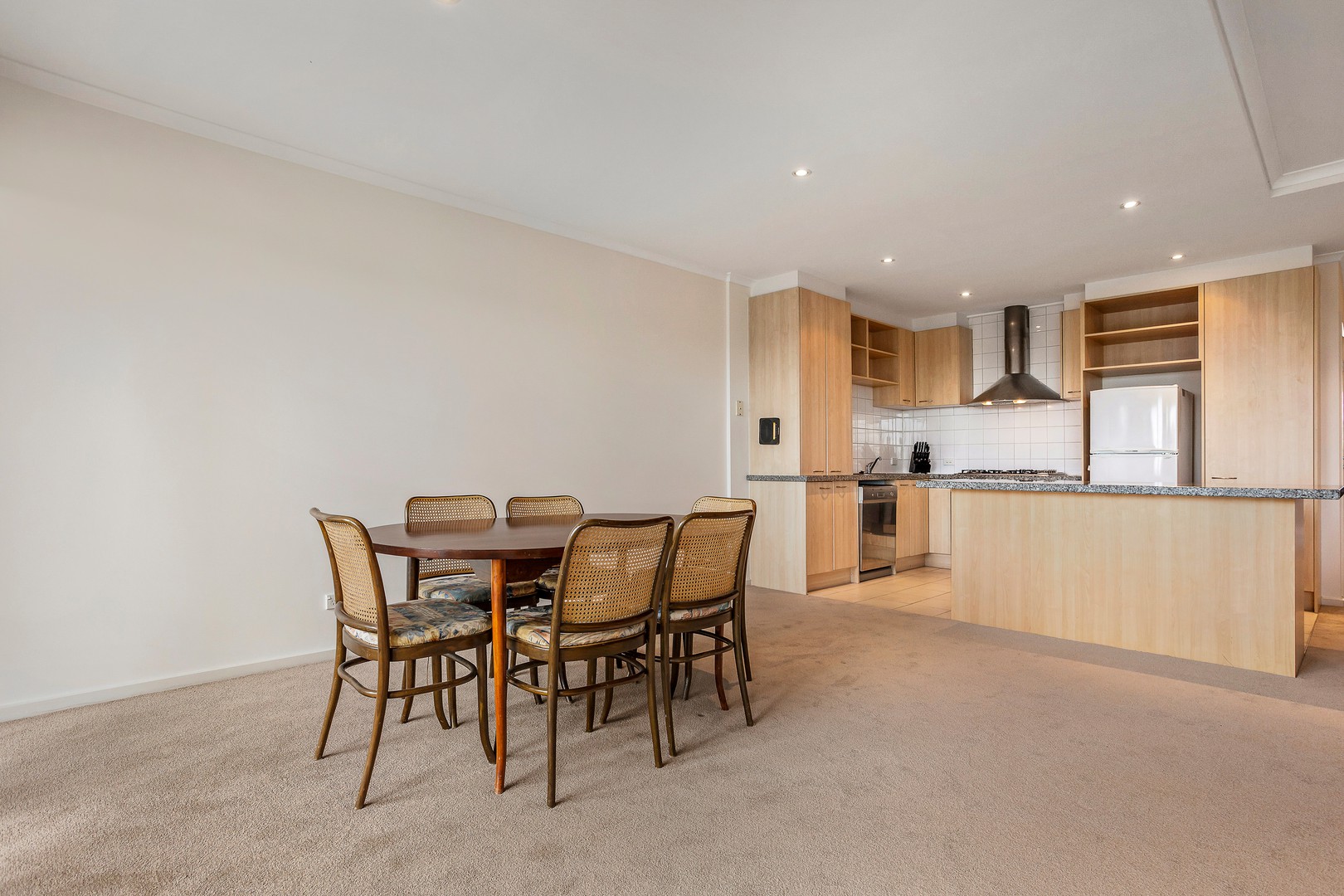 27/3 Sovereign Point Court, Doncaster, VIC 3108 - Thumbnail 2 - 13/05/2025