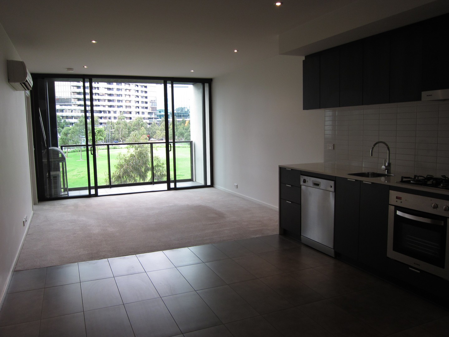 27/801 Bourke Street, Docklands, VIC 3008, Docklands - Thumbnail 2