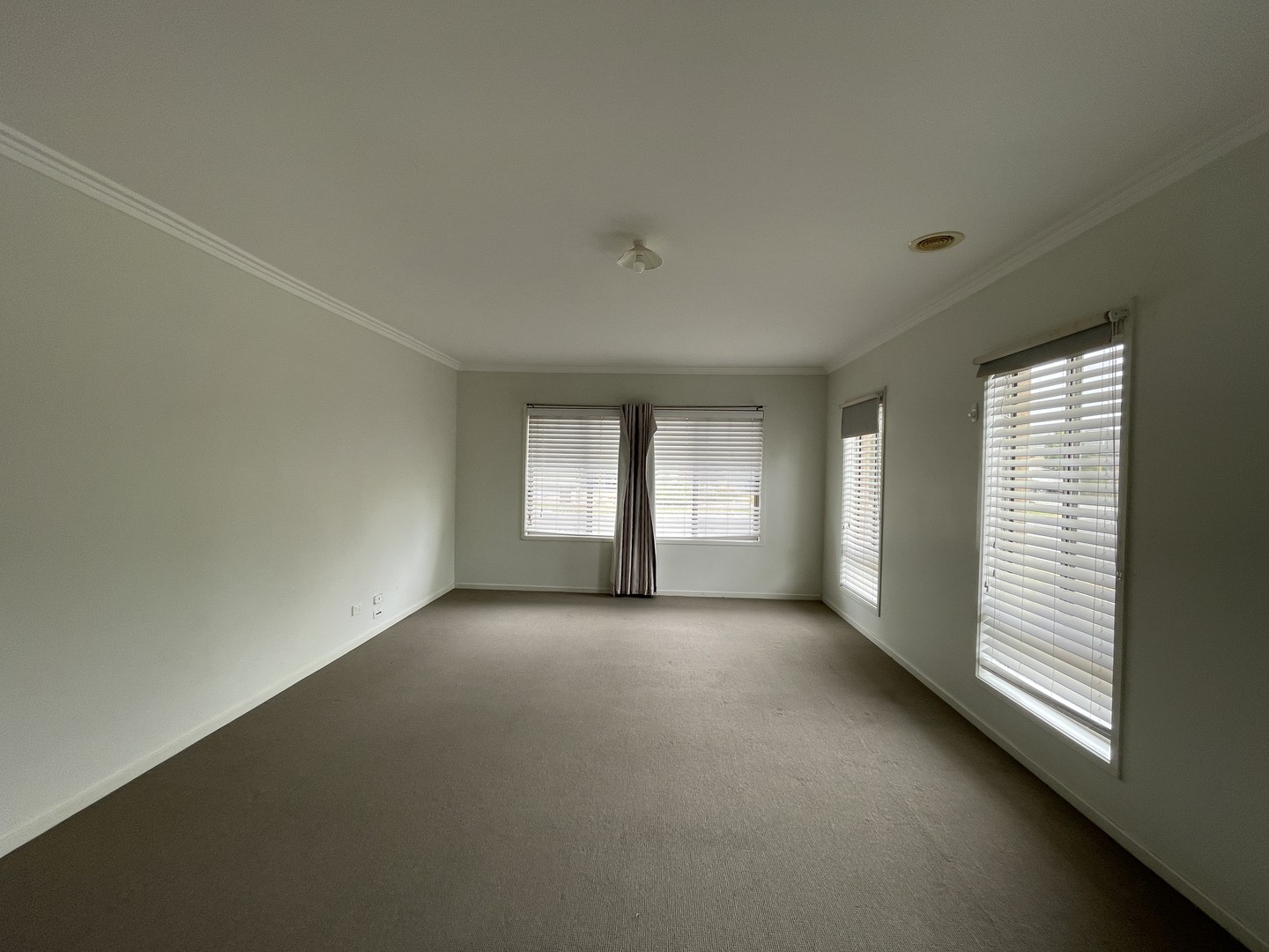 27 Aldridge Road, Wyndham Vale, VIC 3024, Wyndham Vale - Thumbnail 2