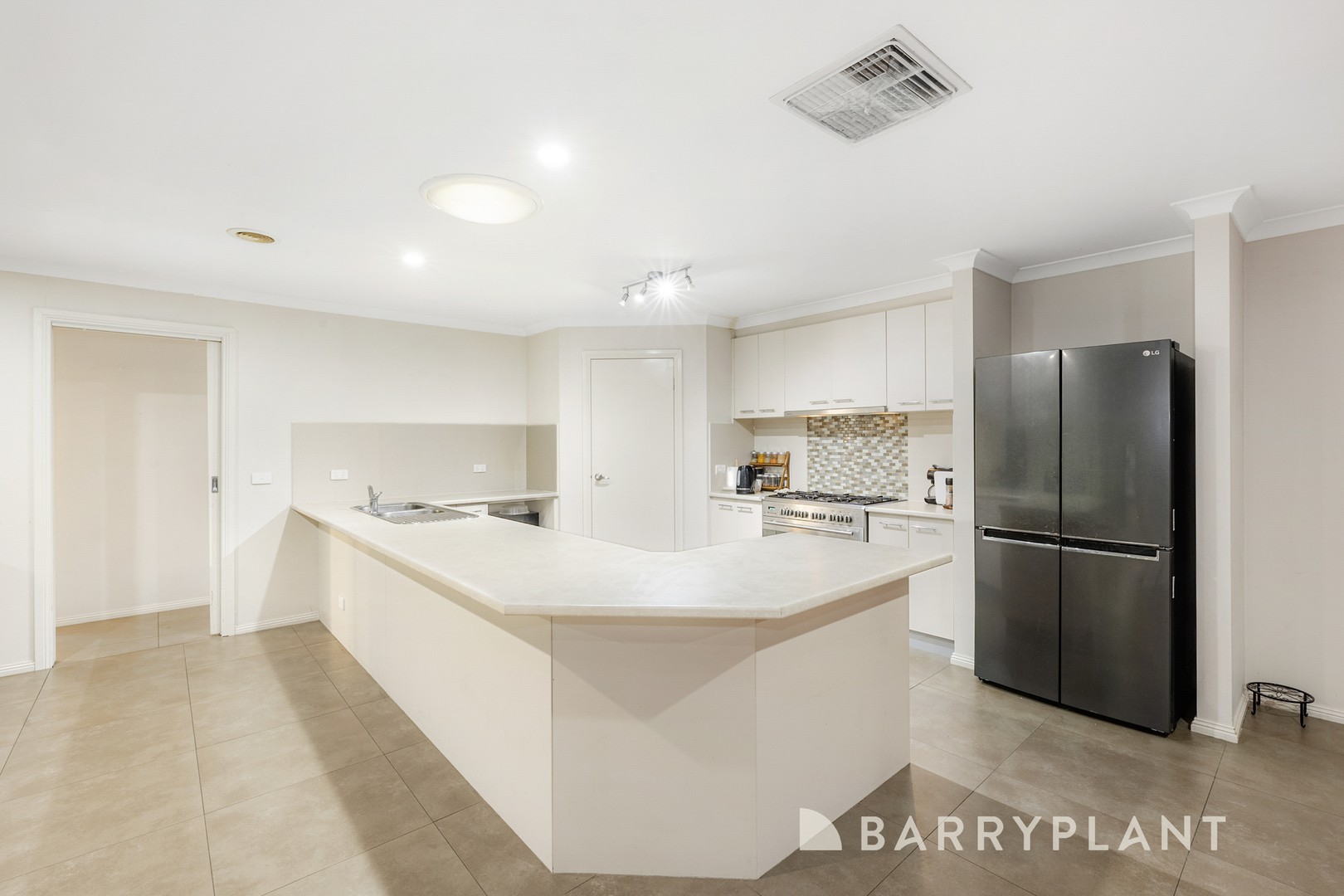 27 Amaryllis Parade, Tarneit, VIC 3029, Tarneit - Thumbnail 8
