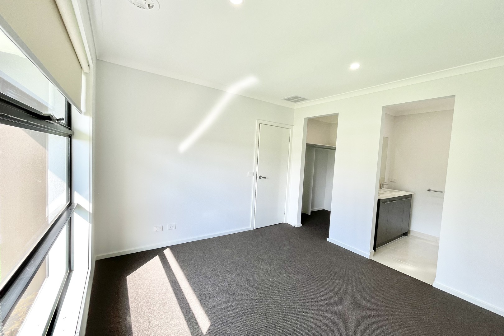 27 Anna Road, Fraser Rise, VIC 3336 - Thumbnail 2 - 30/04/2025