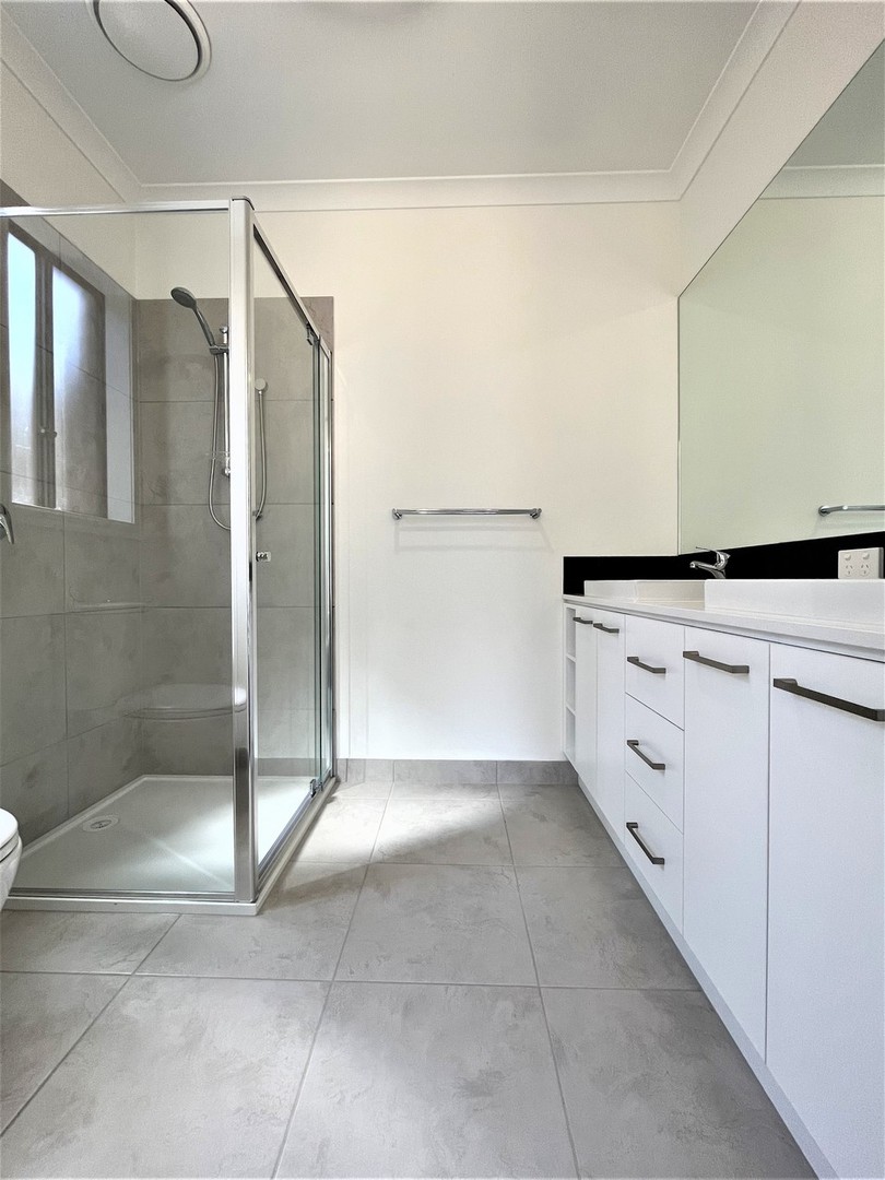 27 Babina Avenue, Melton South, VIC 3338, Melton South - Thumbnail 3