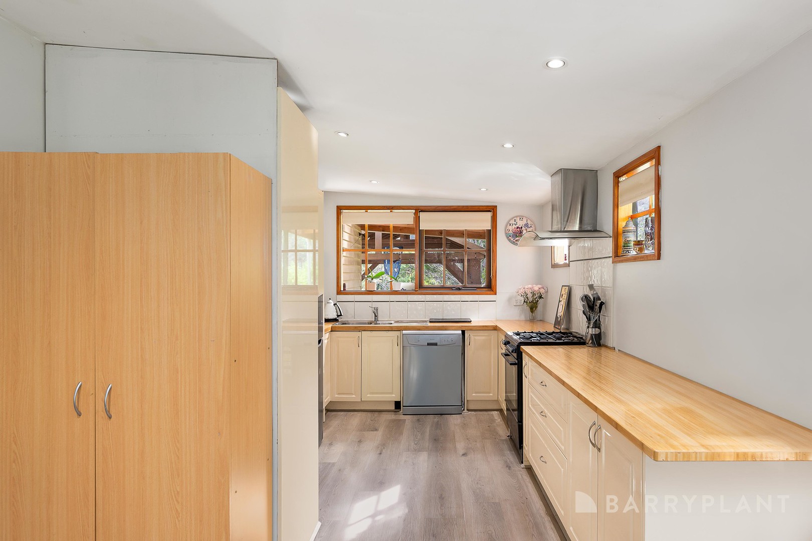 27 Birdwood Avenue, Healesville, VIC 3777, Healesville - Thumbnail 4