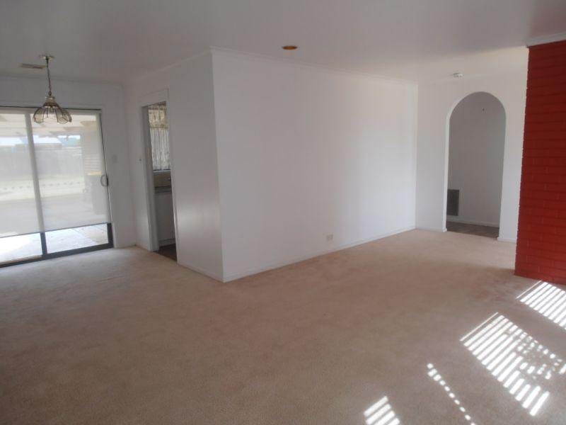 27 Blackwood Drive, Melton South, VIC 3338, Melton South - Thumbnail 2