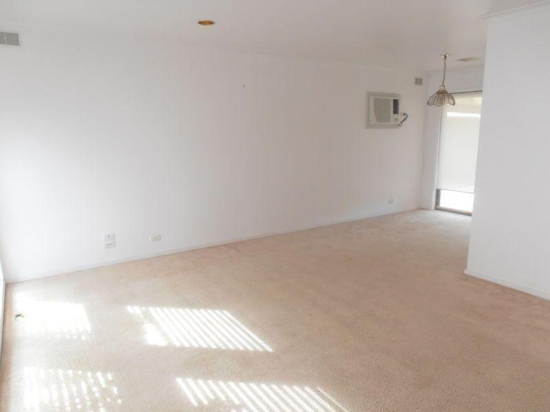 27 Blackwood Drive, Melton South, VIC 3338, Melton South - Thumbnail 3