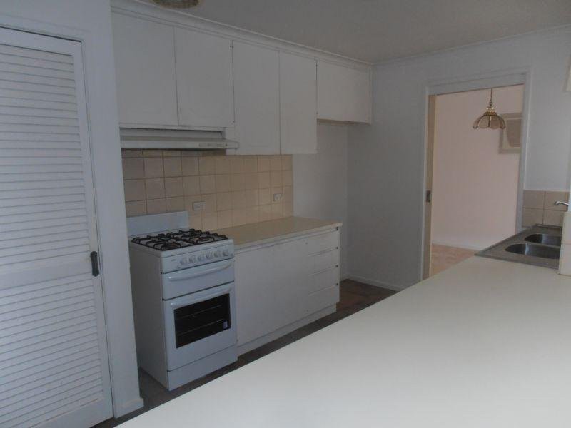 27 Blackwood Drive, Melton South, VIC 3338, Melton South - Thumbnail 6
