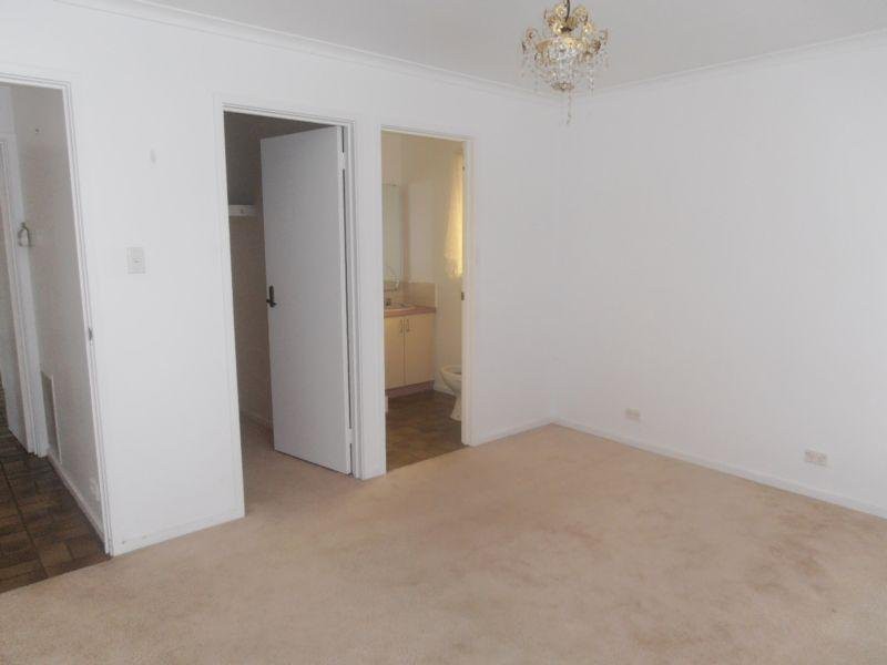 27 Blackwood Drive, Melton South, VIC 3338, Melton South - Thumbnail 7