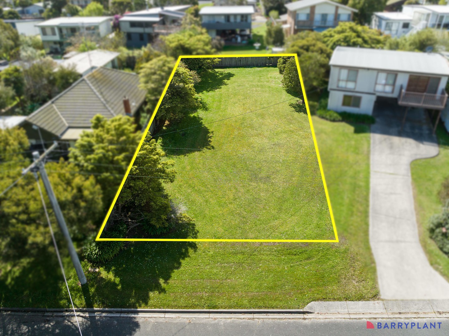 27 Bruce Street, Inverloch, VIC 3996 - Thumbnail 2 - 13/10/2025