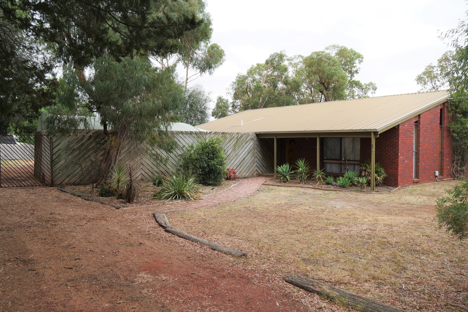 27 Carina Drive, Melton, VIC 3337, Melton - Thumbnail 4