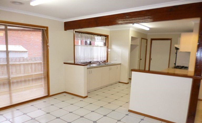 27 Chaumont Drive, Avondale Heights, VIC 3034, Avondale Heights - Thumbnail 4