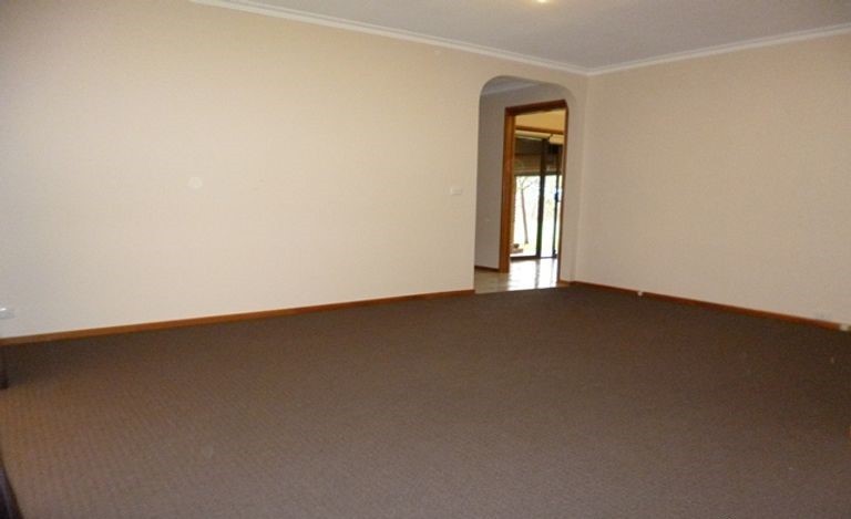27 Chaumont Drive, Avondale Heights, VIC 3034, Avondale Heights - Thumbnail 5