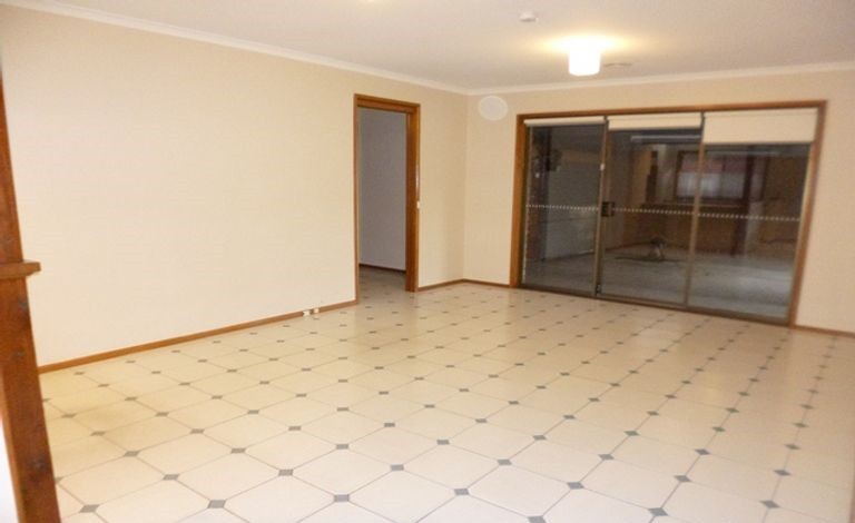 27 Chaumont Drive, Avondale Heights, VIC 3034, Avondale Heights - Thumbnail 6
