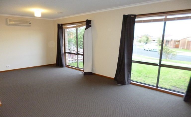 27 Chaumont Drive, Avondale Heights, VIC 3034, Avondale Heights - Thumbnail 7