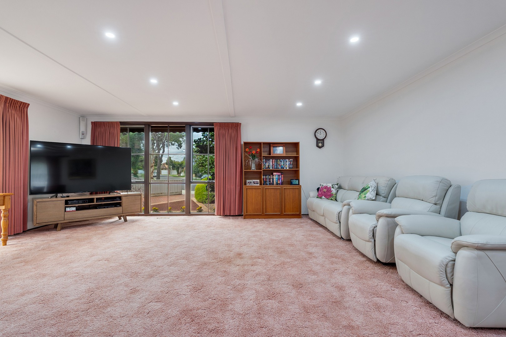 27 Christopher Crescent, Tullamarine, VIC 3043 - Thumbnail 2 - 09/04/2026