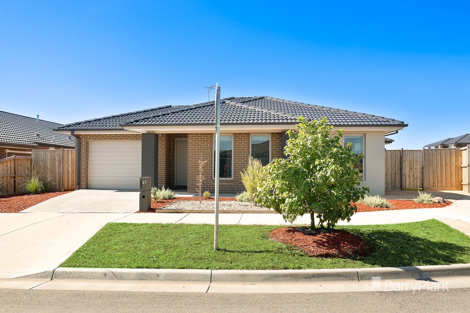 27 Devizes Drive, Wollert, VIC 3750 - Thumbnail 2 - 09/02/2023