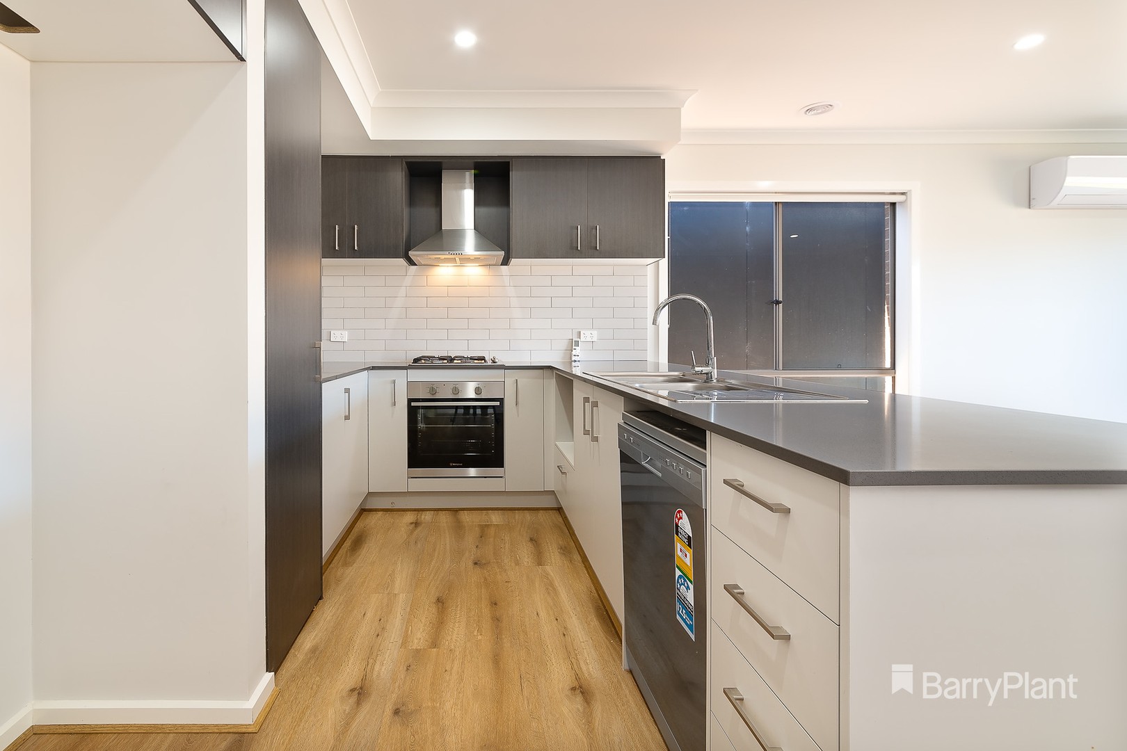 27 Devizes Drive, Wollert, VIC 3750, Wollert - Thumbnail 4