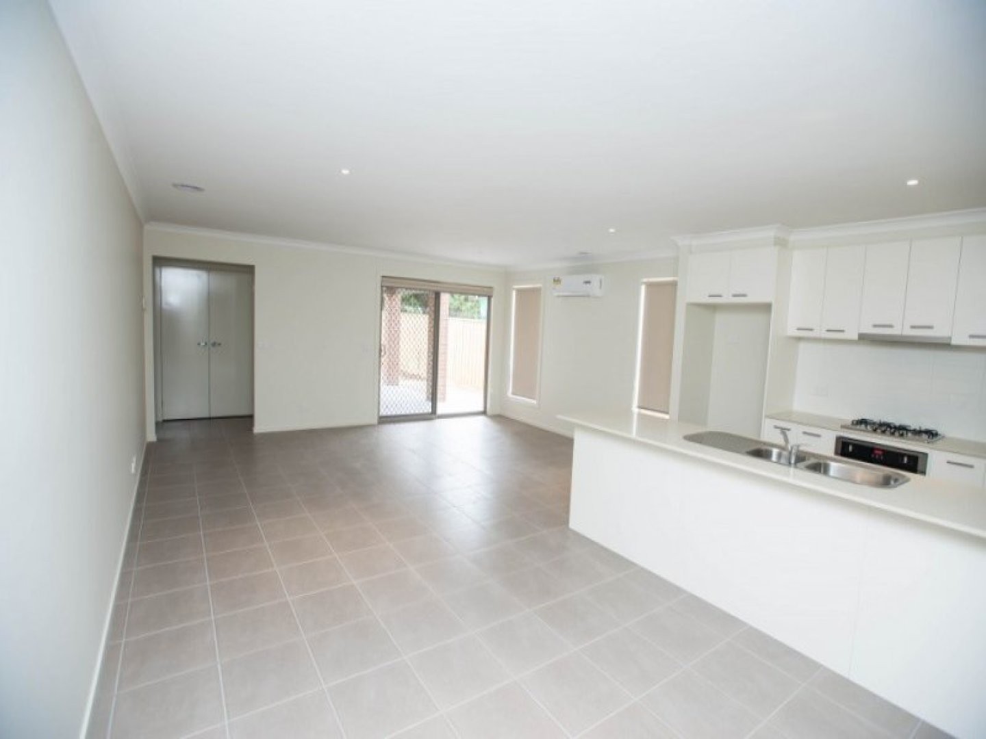 27 Falkland Road, Craigieburn, VIC 3064, Craigieburn - Thumbnail 3