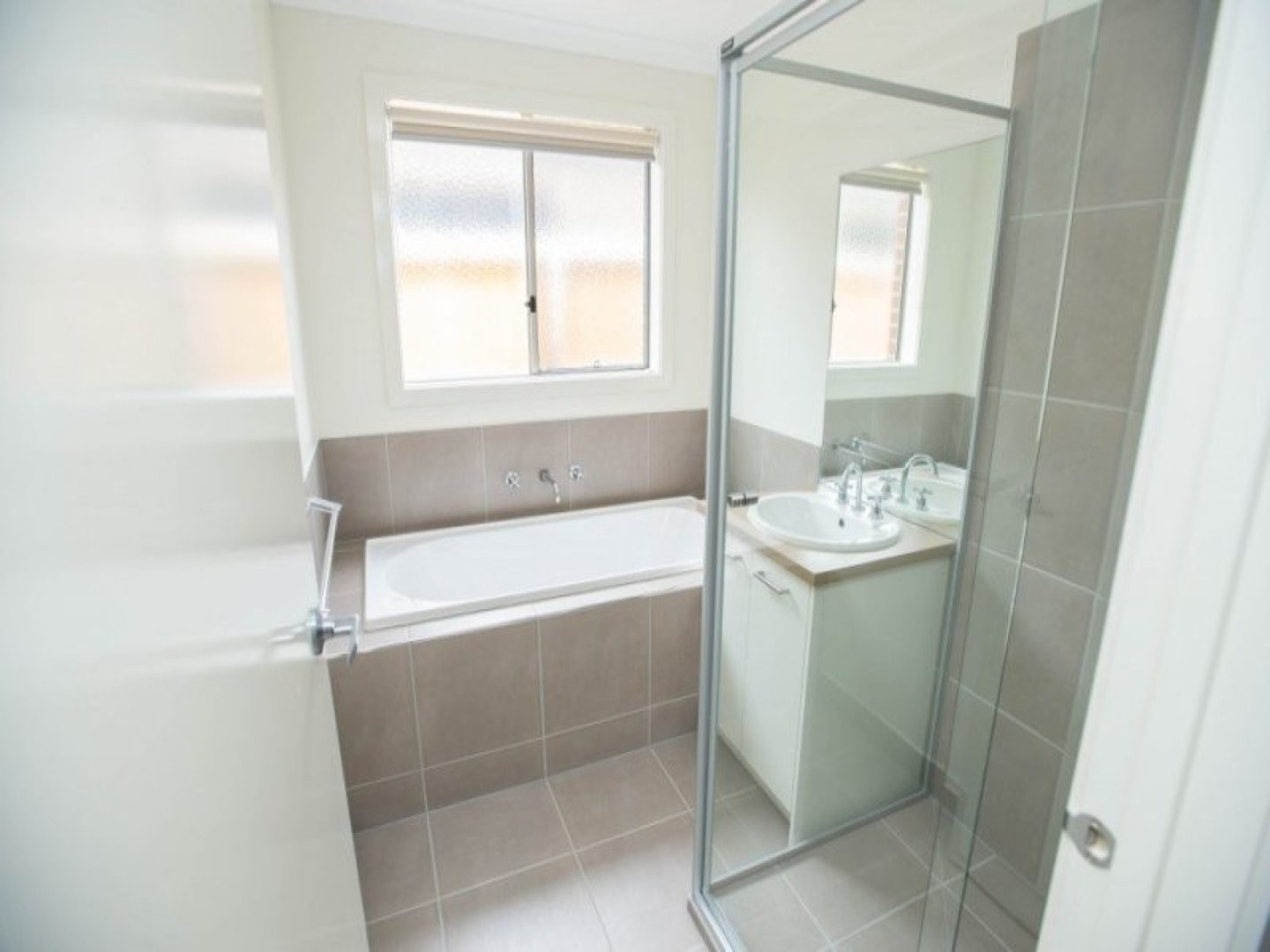 27 Falkland Road, Craigieburn, VIC 3064, Craigieburn - Thumbnail 5